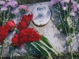 Май 2007 года. Братское кладбище в деревне Мясной Бор. Мемориальная плита на могиле Василия Константиновича Лукина. Он погиб в окружении 30 июня 1942 года